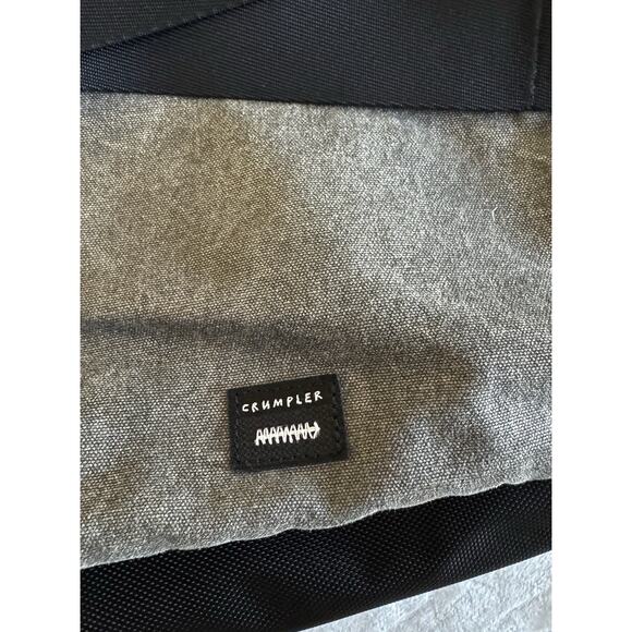 Crumpler THE GYPSY Moth No 2 Tote Messenger Laptop Bag Grey/Black - Picture 7 of 10